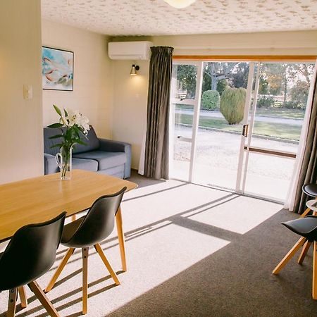 Flaxbourne Motels Ward Extérieur photo
