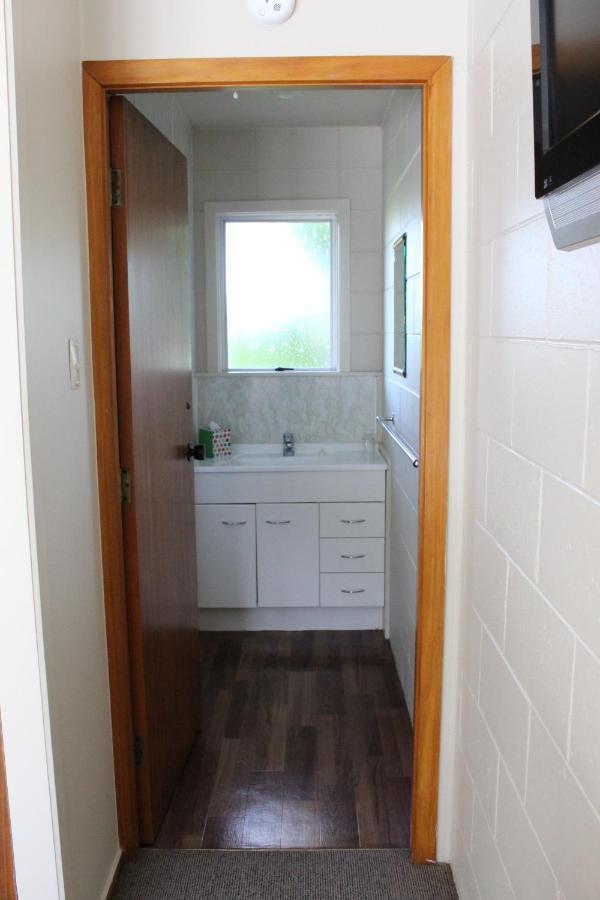Flaxbourne Motels Ward Extérieur photo