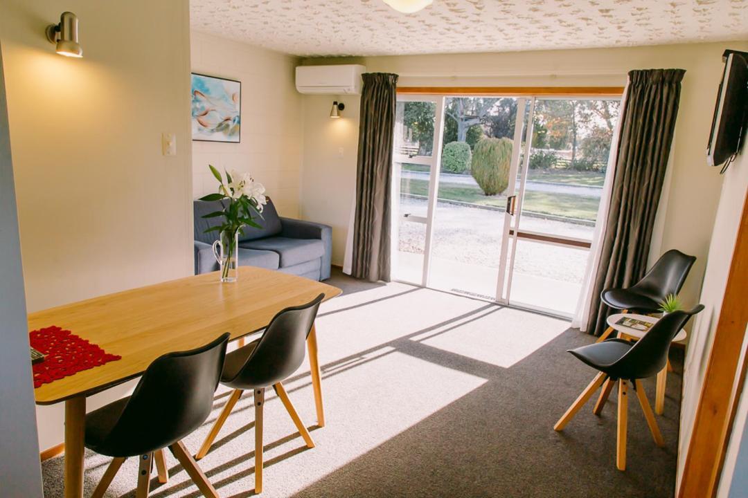 Flaxbourne Motels Ward Extérieur photo