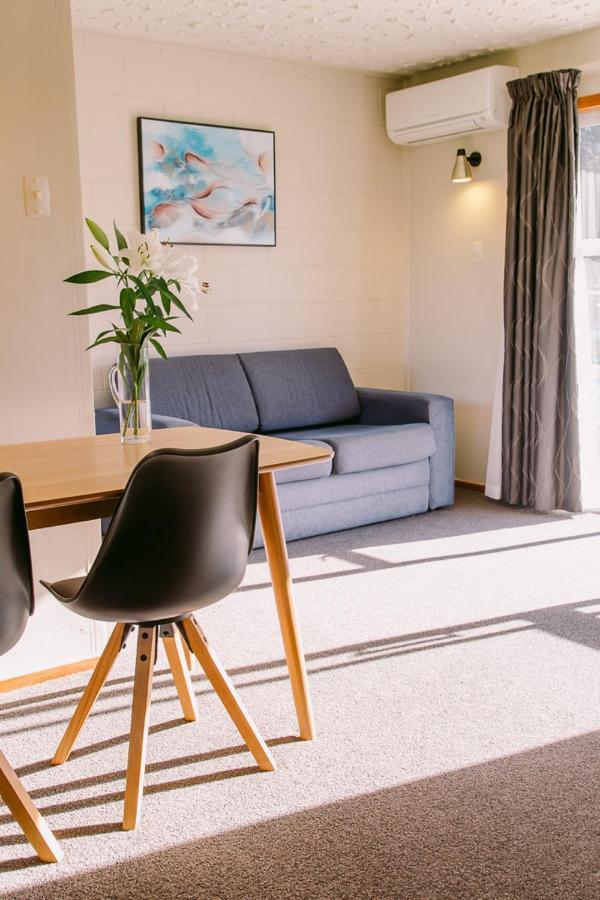 Flaxbourne Motels Ward Extérieur photo