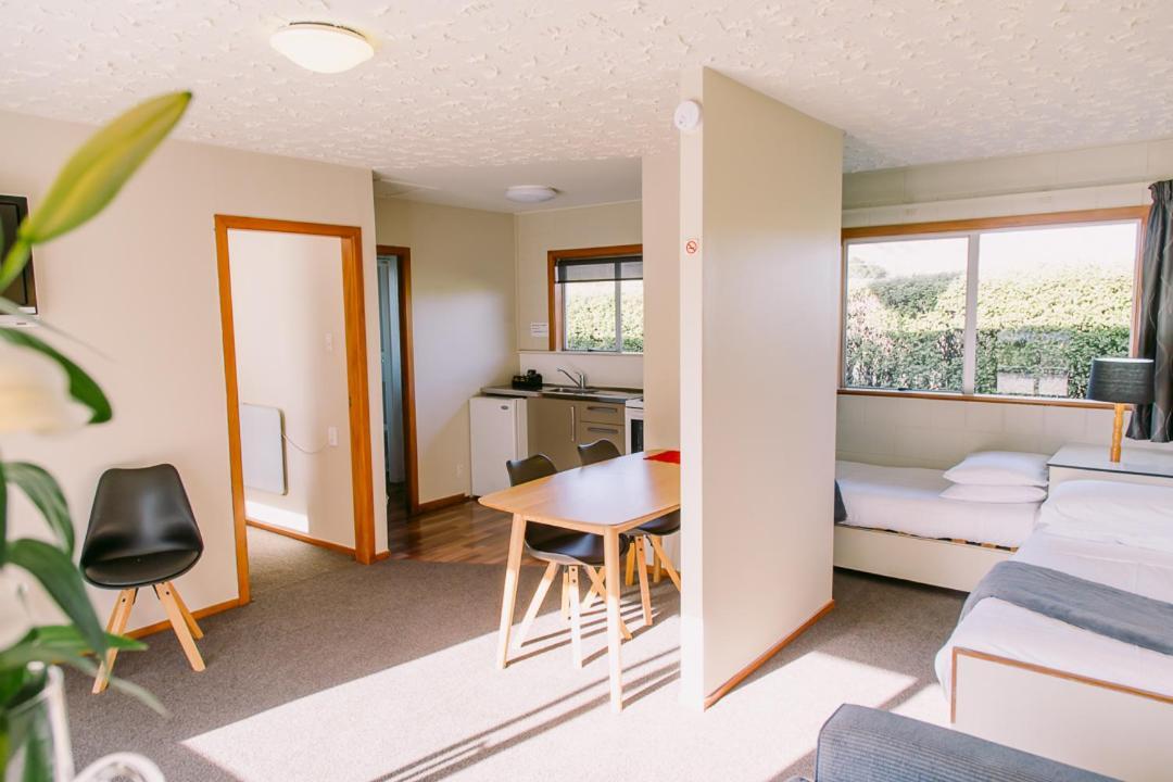 Flaxbourne Motels Ward Extérieur photo