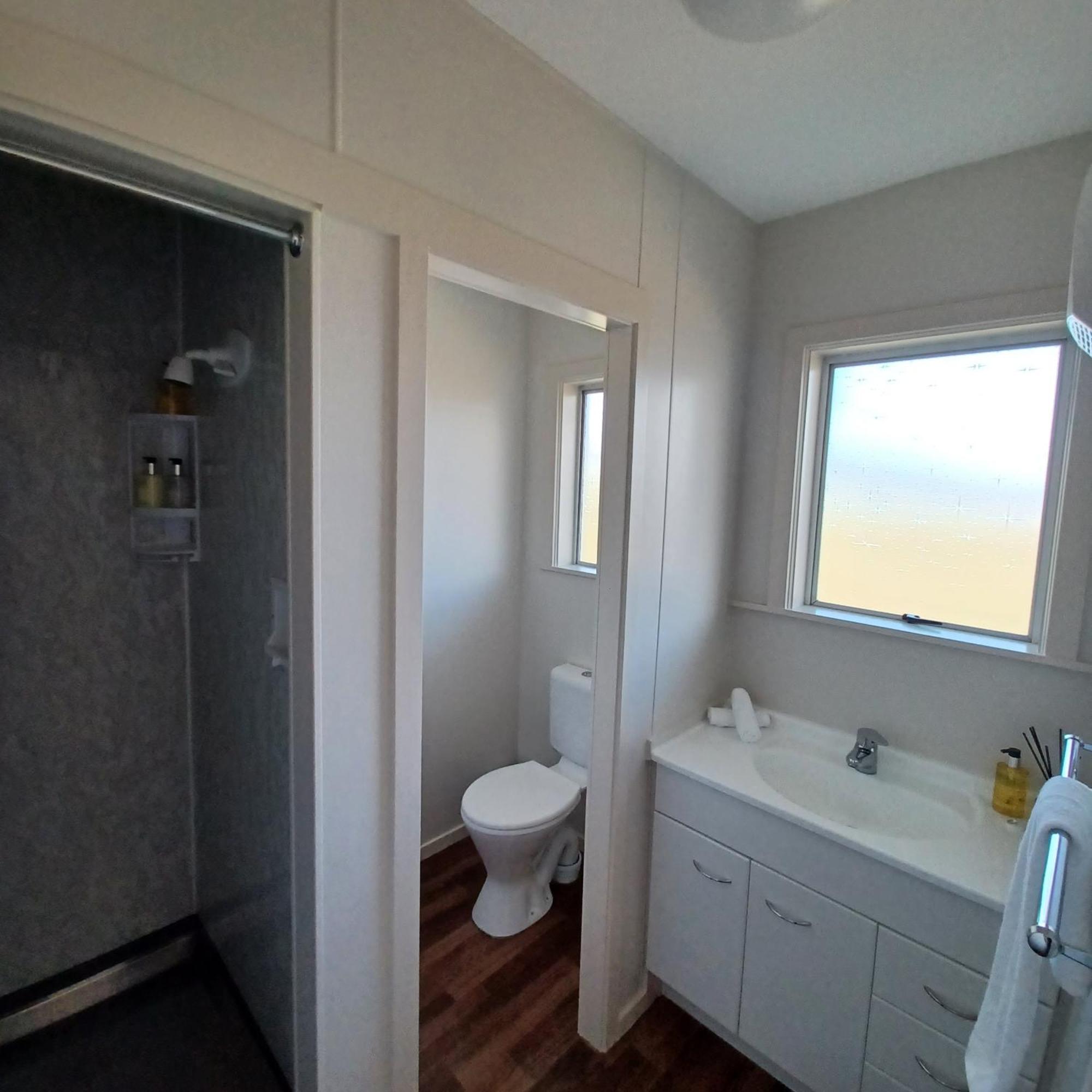 Flaxbourne Motels Ward Extérieur photo