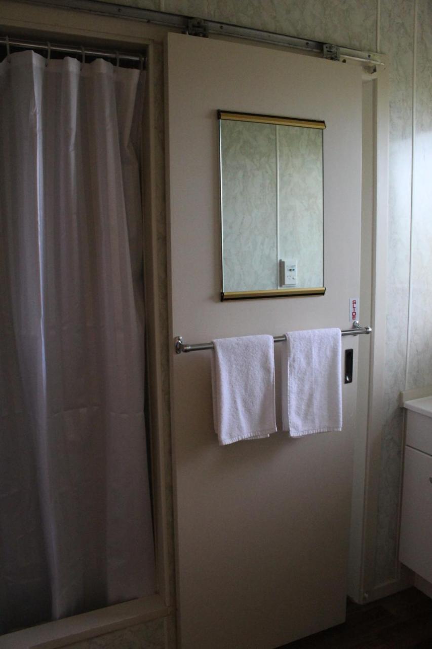 Flaxbourne Motels Ward Extérieur photo